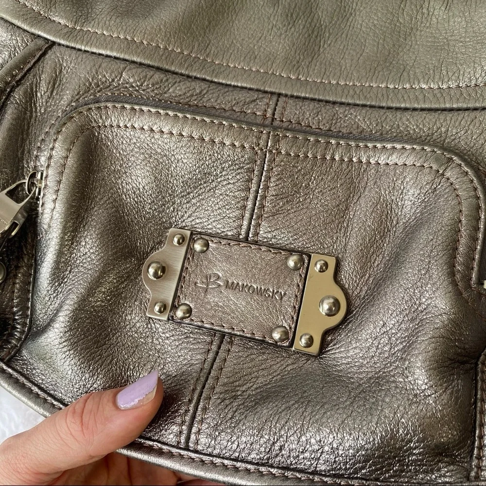 B. Makowsky 100% Leather Silver Small Shoulder Bag - Picture 2 of 14